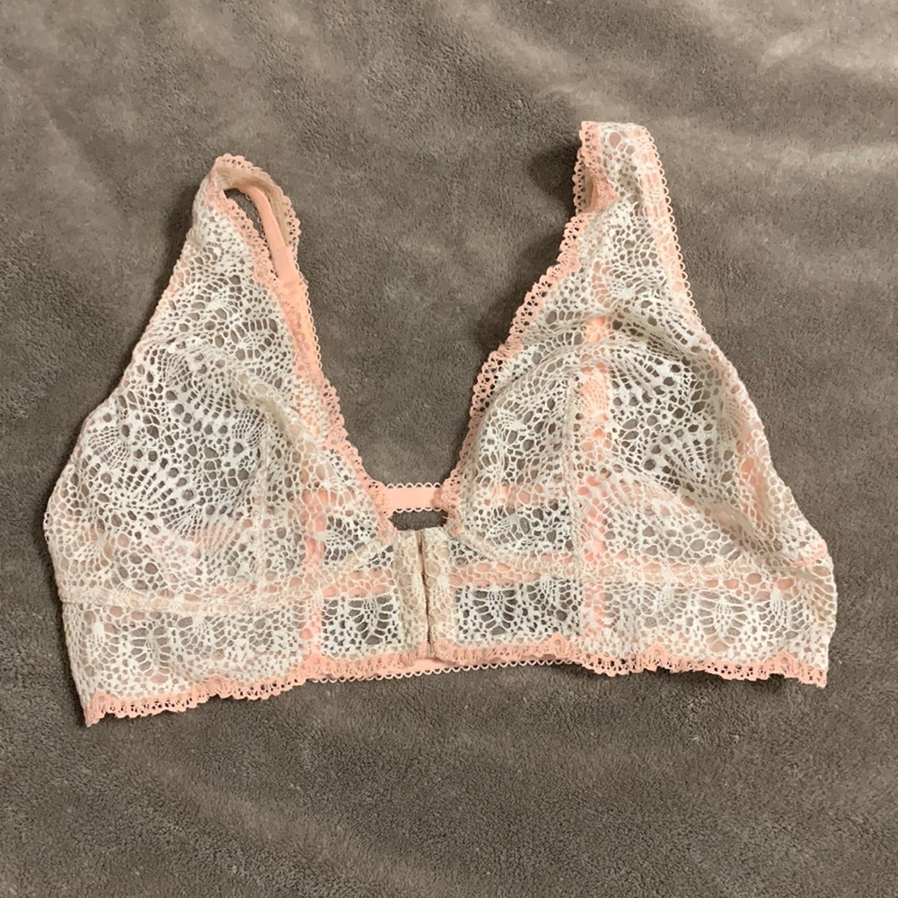 ✨ Victoria’s Secret Lace Bra Sz L